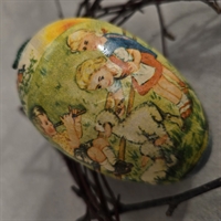 Dekoreret gammelt pap æg, klar til søde sager.